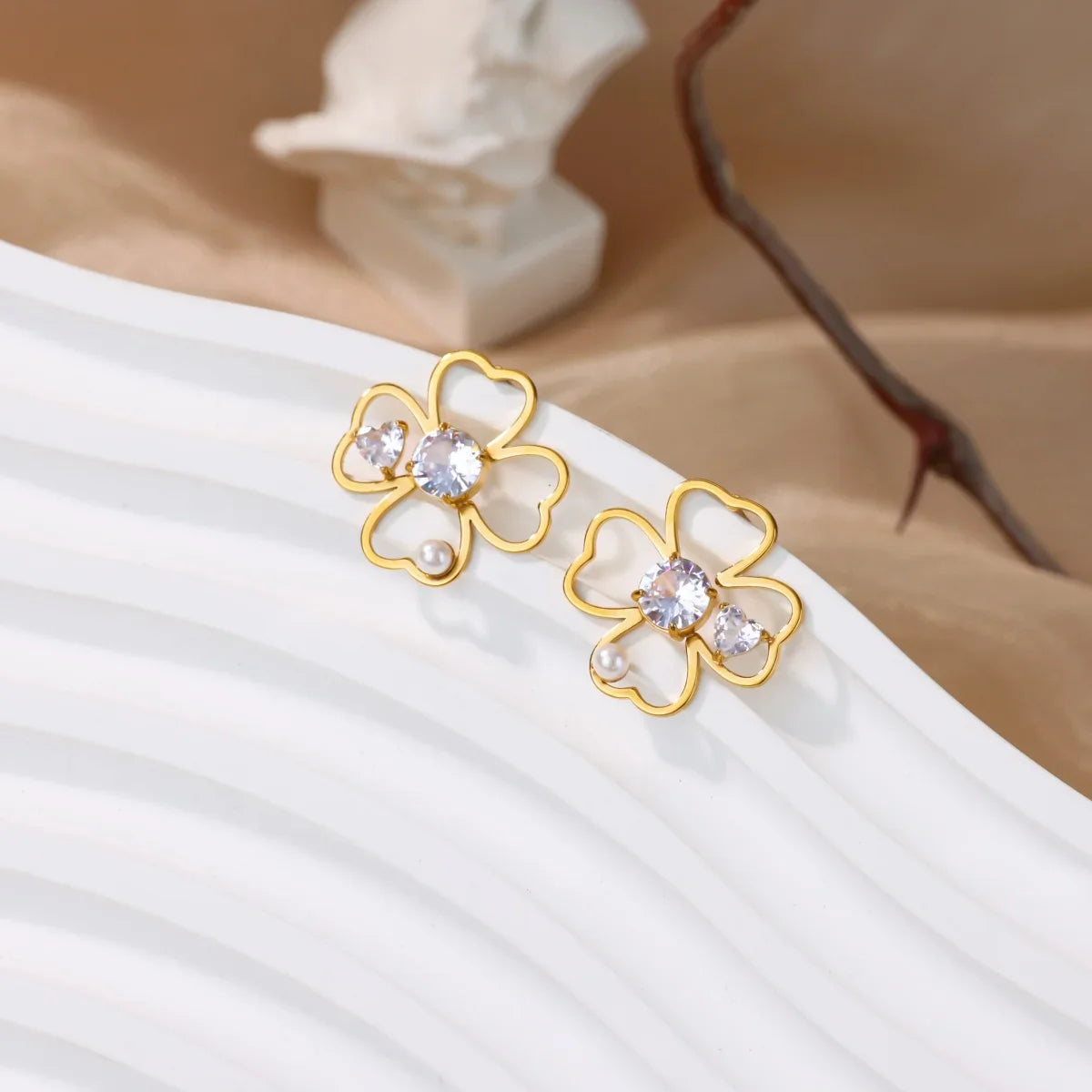 Øredobber med firkløver-stift som gir lykke