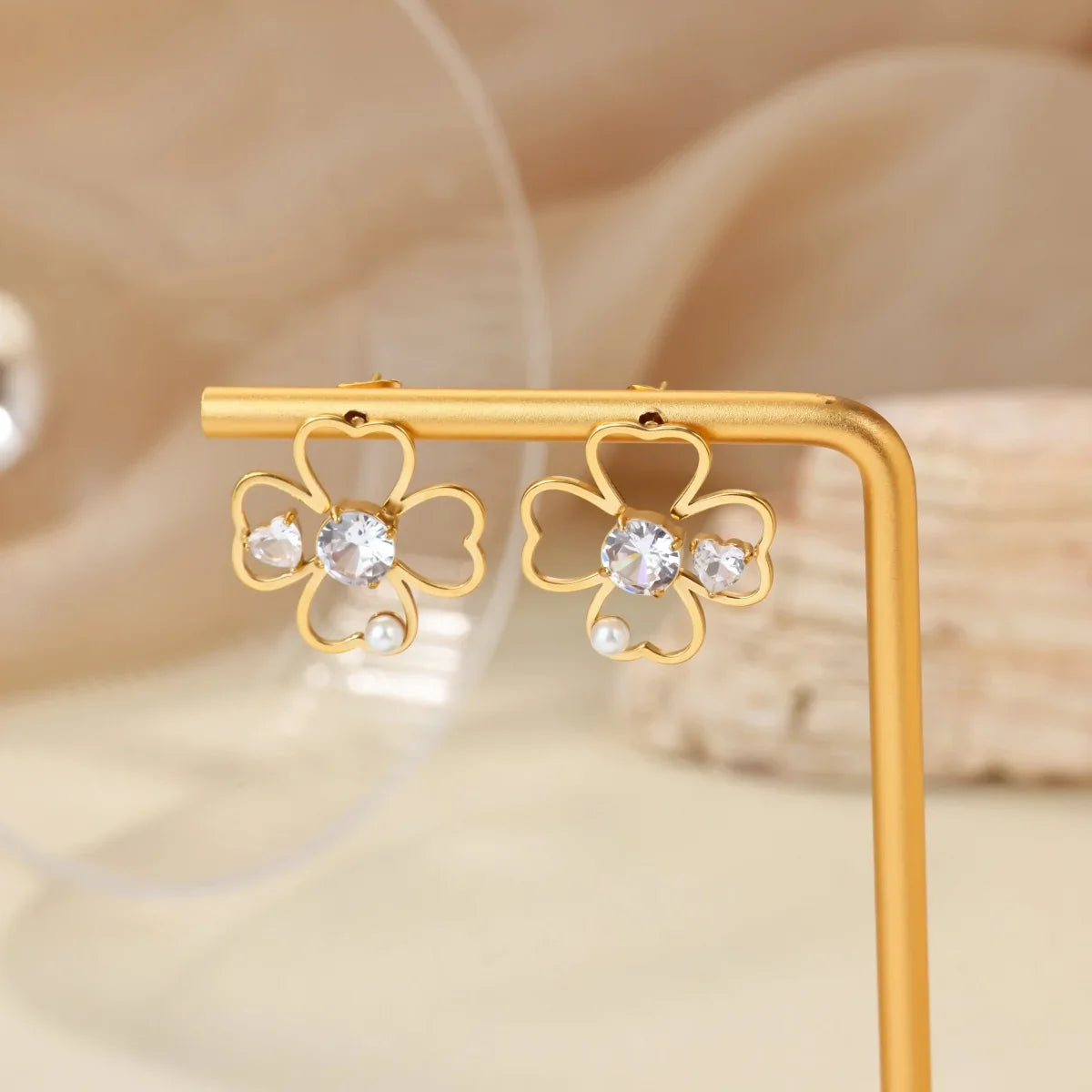 Øredobber med firkløver-stift som gir lykke