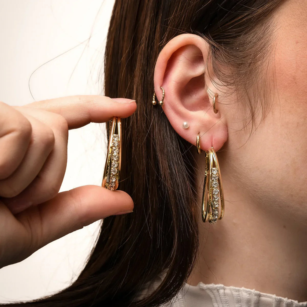 Øreringe med strass i guld 