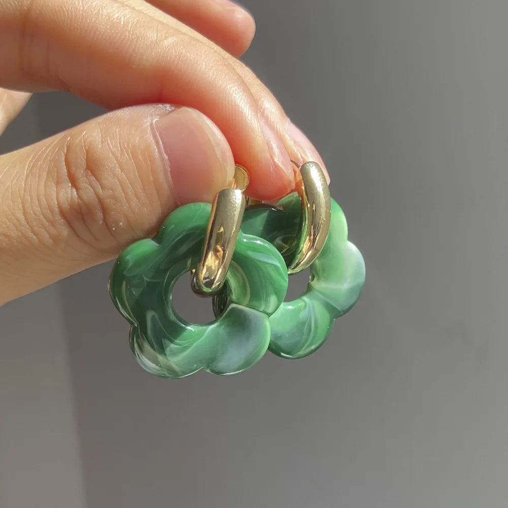 Creol-øreringer med blomst i harpiks