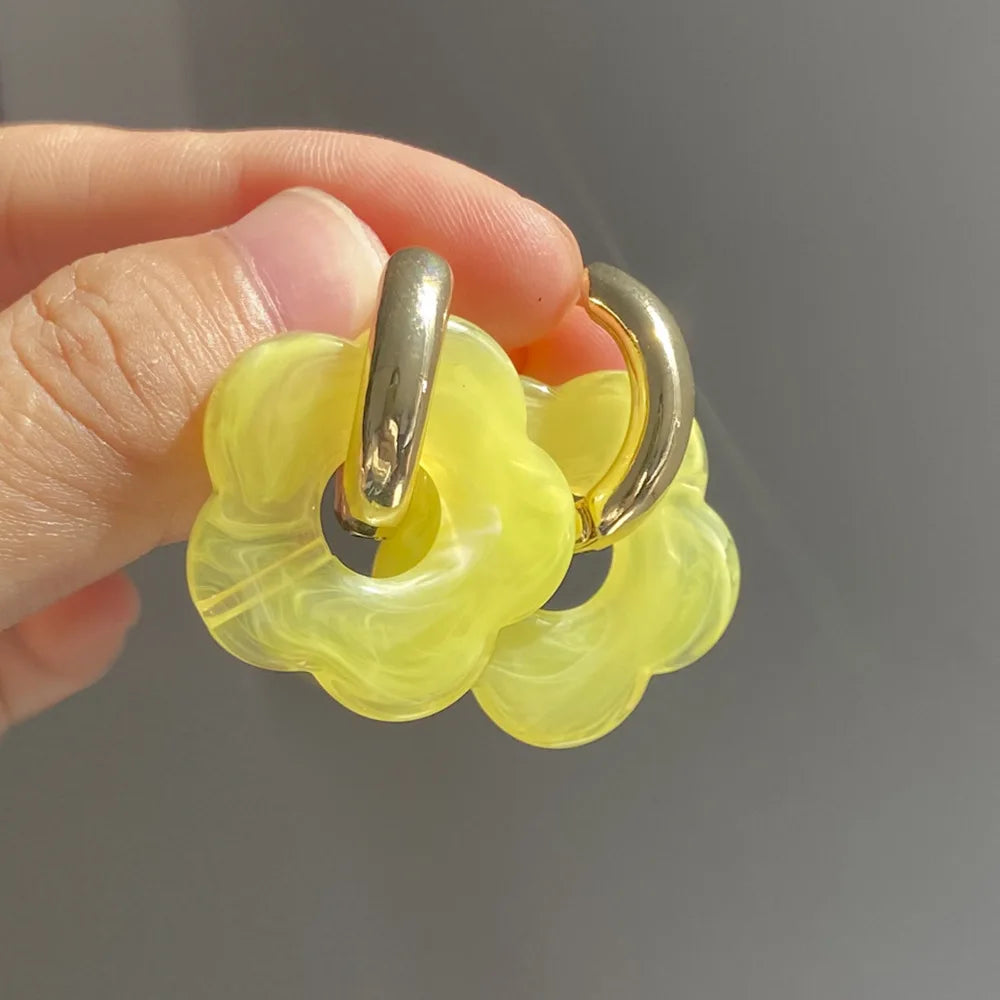 Creol-øreringer med blomst i harpiks