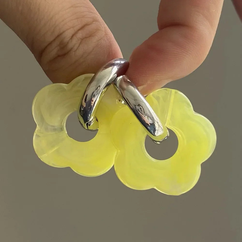 Creol-øreringer med blomst i harpiks