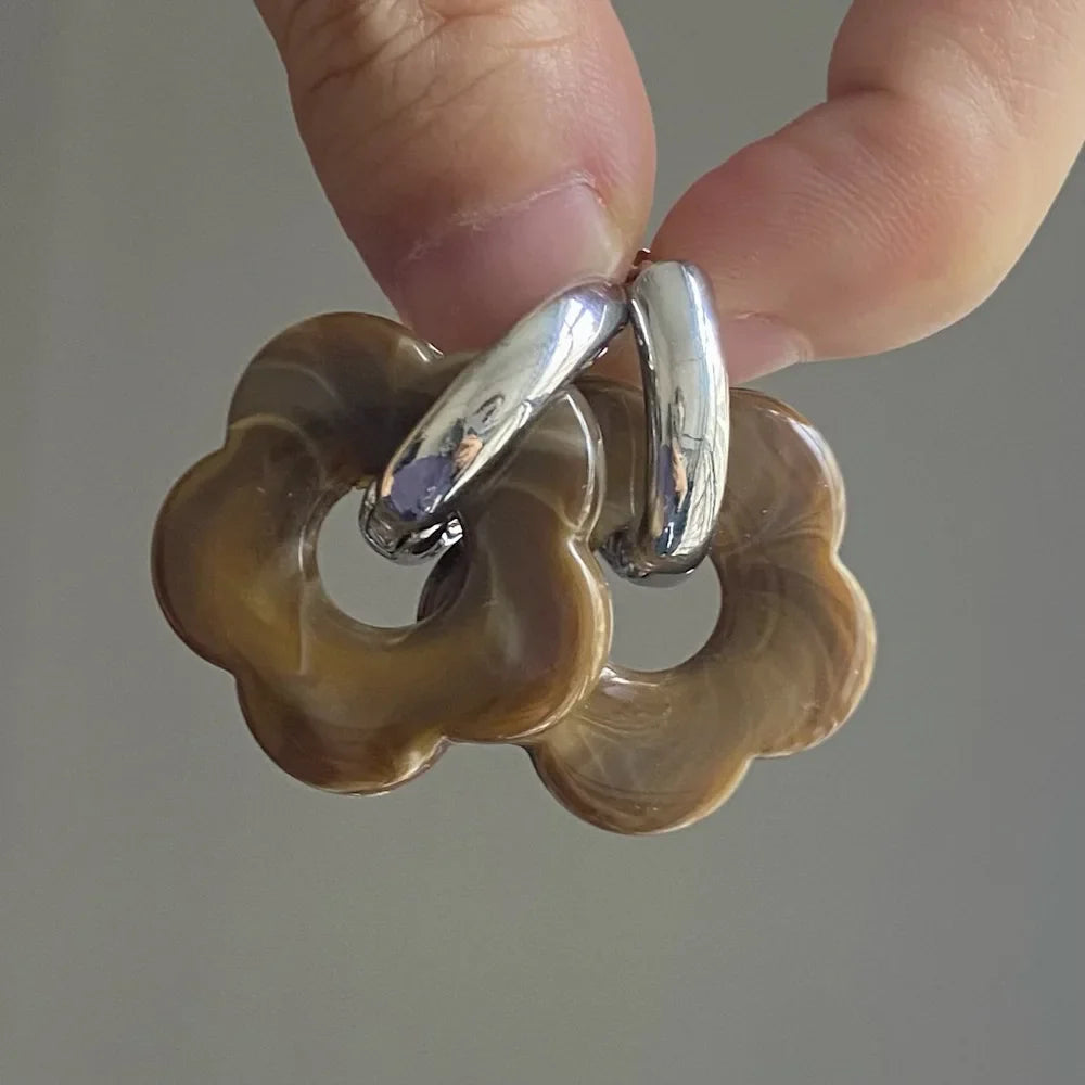 Creol-øreringer med blomst i harpiks