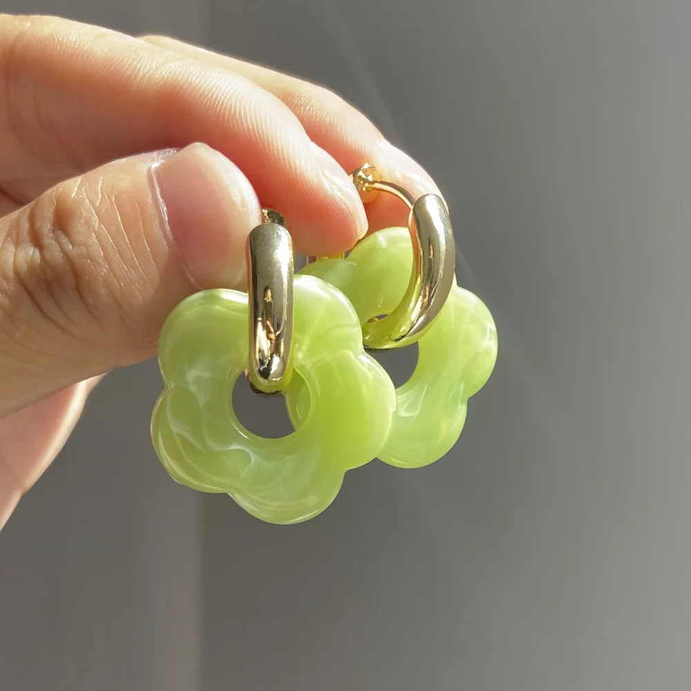 Creol-øreringer med blomst i harpiks