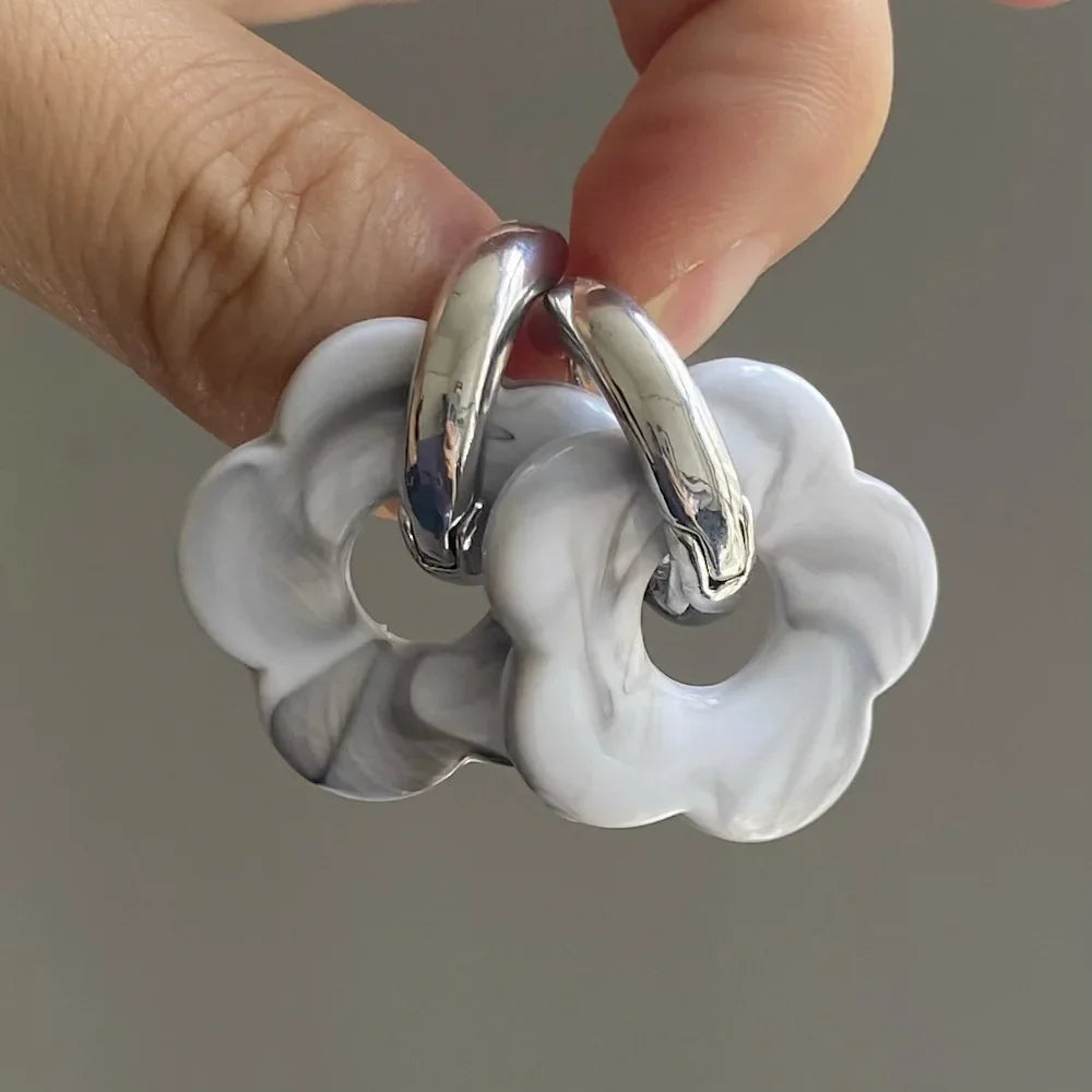 Creol-øreringer med blomst i harpiks