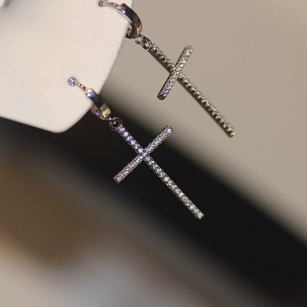 Kruhové náušnice s křížem a zirkony