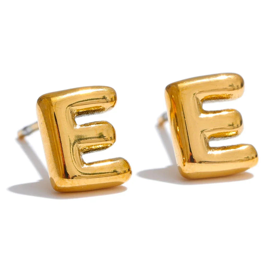 Personlige øreringe med initial e