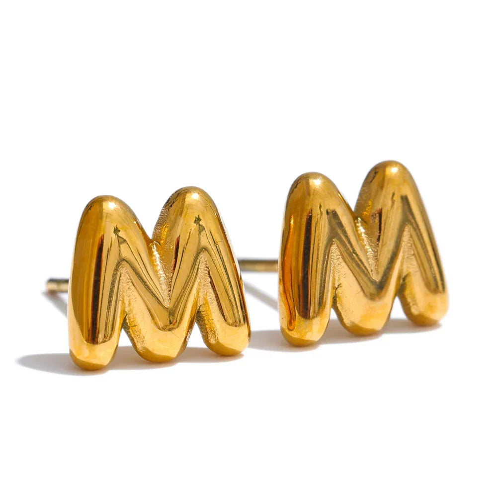 Personlige øreringe med initial m