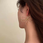 Vintage asymmetriske blomster ørestikker i guld