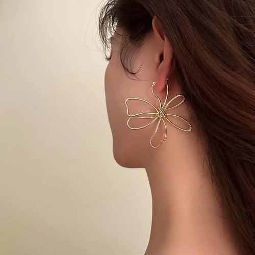 Vintage asymmetriske blomster ørestikker i guld