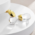 Ørestikker med gennemsigtig dråbeformet guld