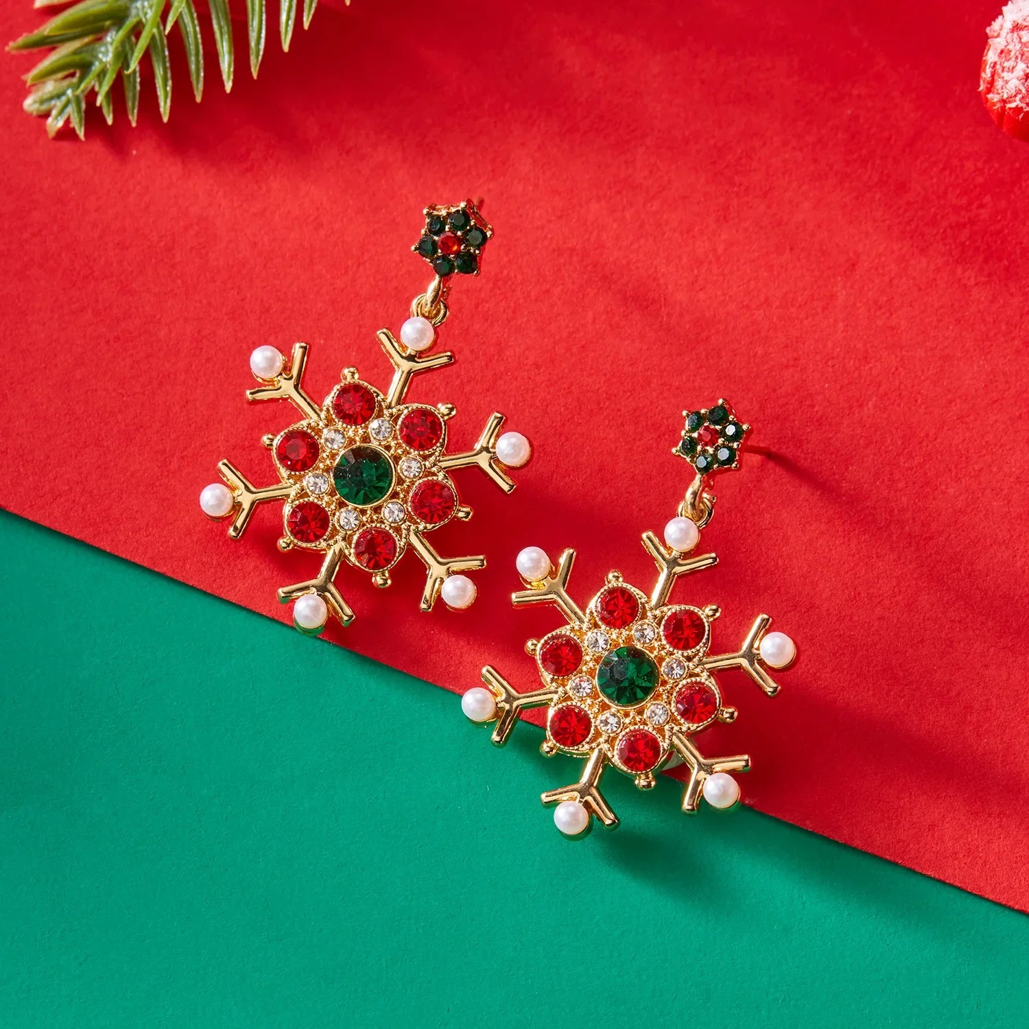 Visací náušnice s červenou vločkou sněhu