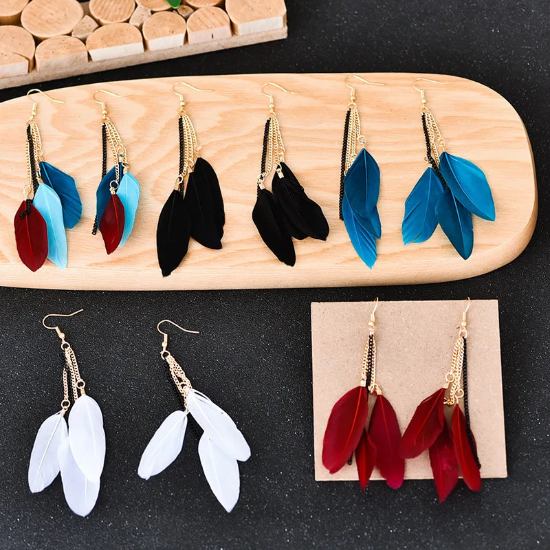 Boucles d'Oreilles Pendantes avec Plumes Colorées