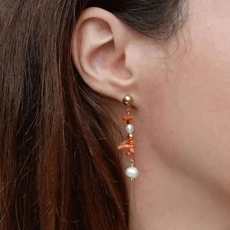 Boucles d'Oreilles Pendantes Corail avec Perles