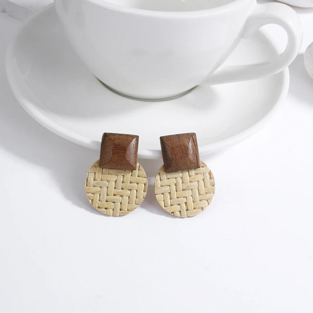 Kolczyki wiszące w stylu boho o naturalnym efekcie 