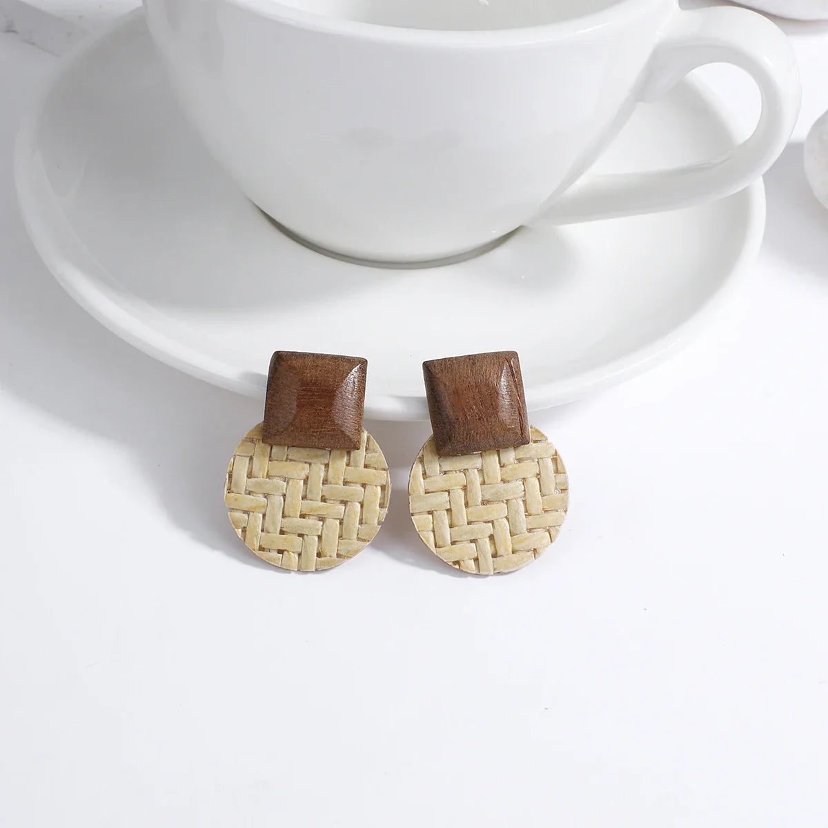 Kolczyki wiszące w stylu boho o naturalnym efekcie 