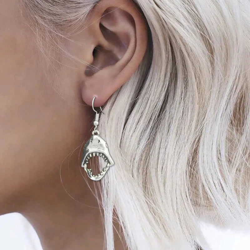 Hængende øreringe med sølv hajtand