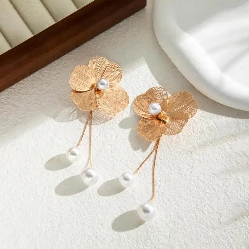 Boucles d'Oreilles Pendantes Fleur et Perles or