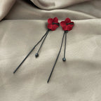 Røde blomster og rød kæde hængende øreringe