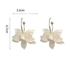 Store hengende blomster creol-øredobber hvite