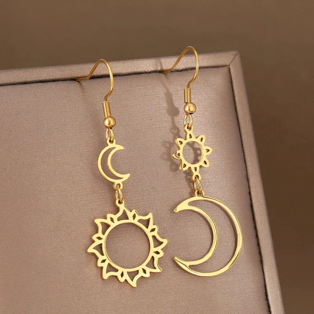 Boucles d'Oreilles Pendantes Lune et Soleil or