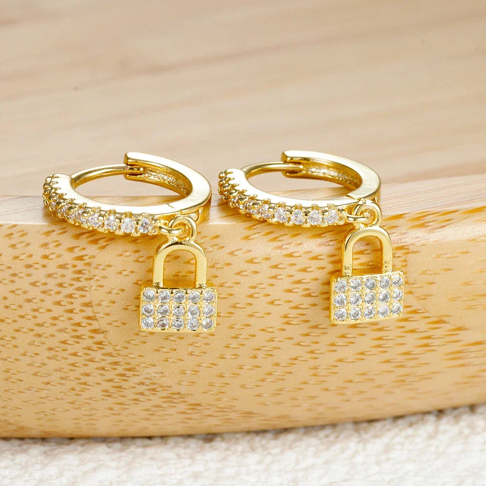 Creolörhängen med nyckel och hänglås med strass guld