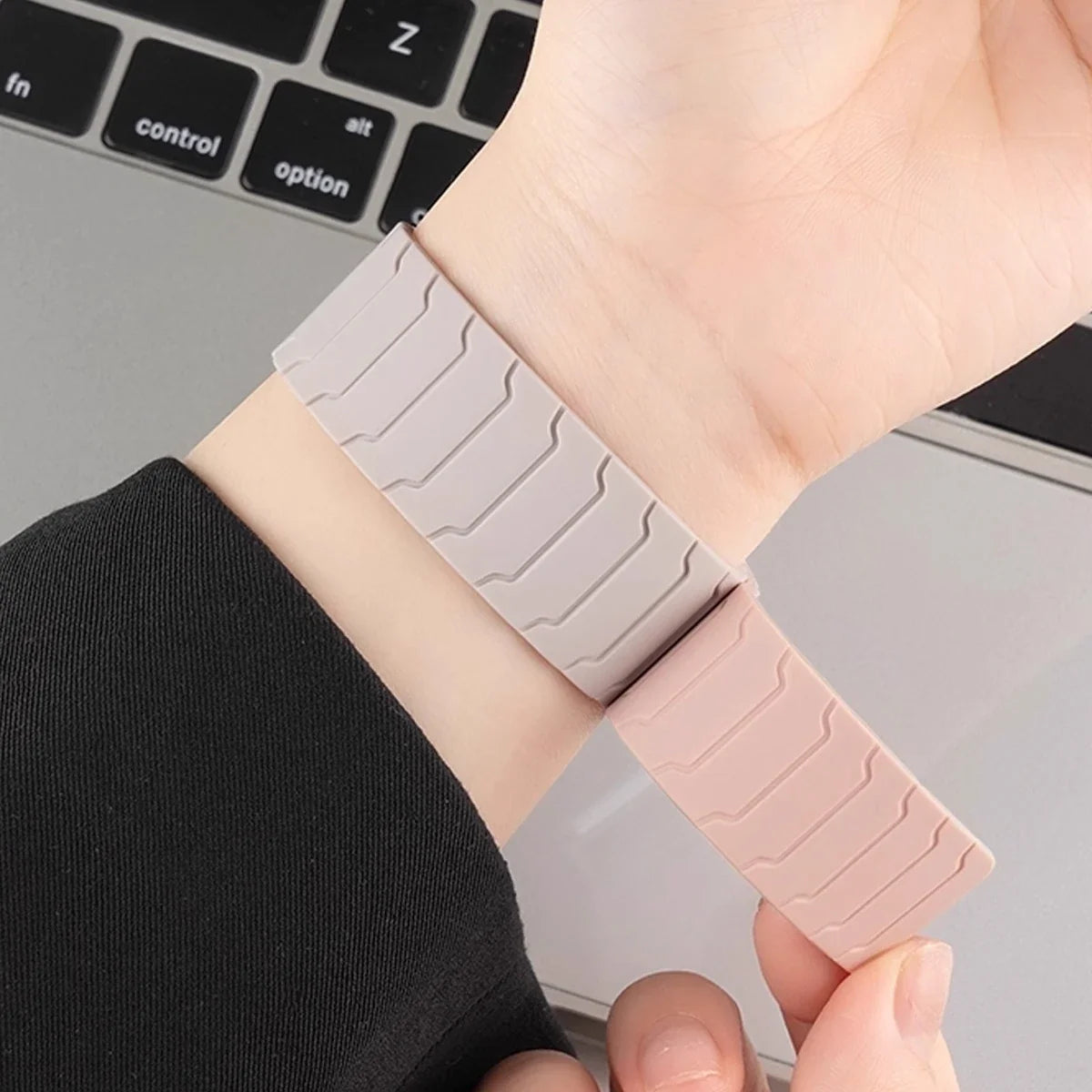 Magnetisk urrem til Fitbit Versa 3, Versa 4, Sense 1 og Sense 2 rosa
