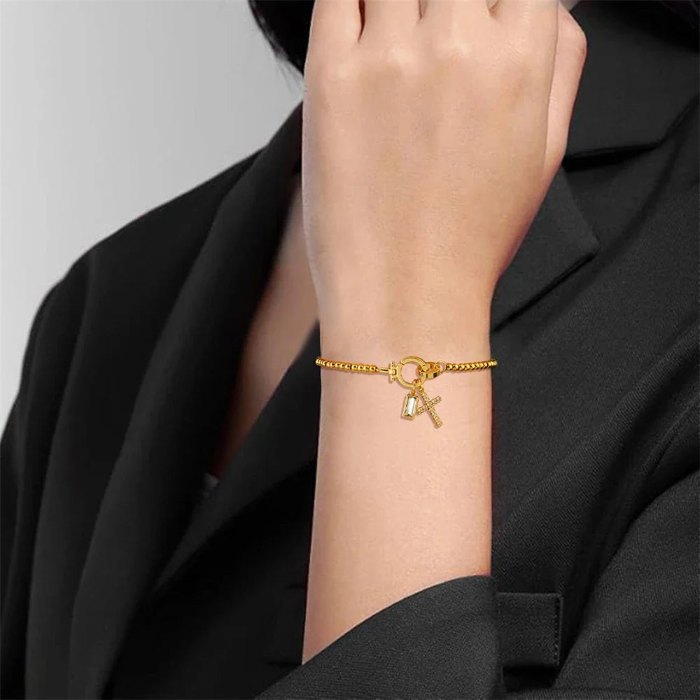 Armbånd med kors og fødselsstein