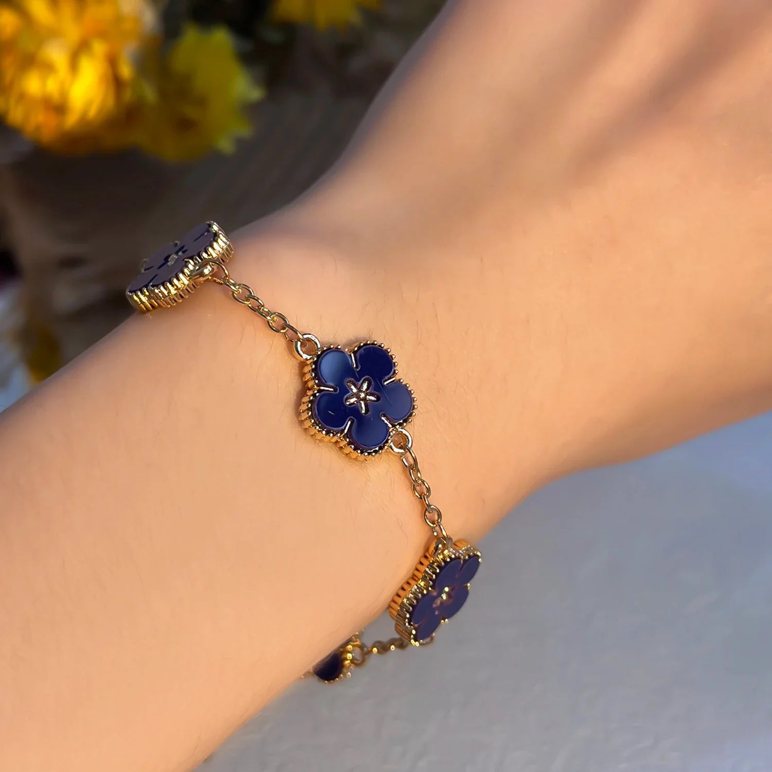 Armbånd med blomster for kvinner blå