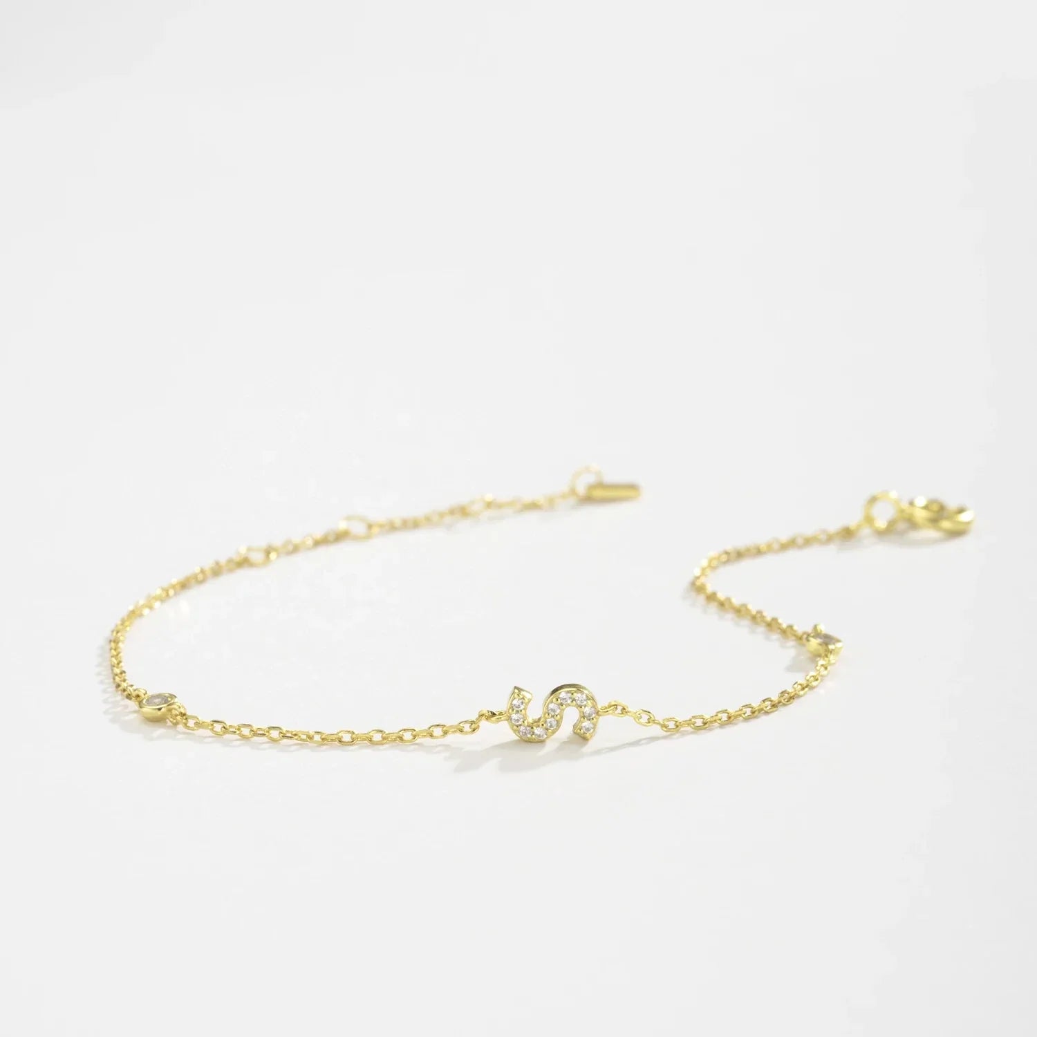 Bracelet avec initiale en strass or 