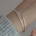 Armband med knut i modern stil