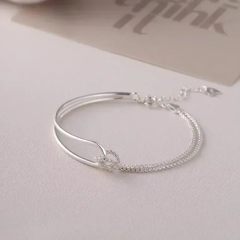 Armband med knut i modern stil