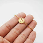 Armbånd med vedhæng af astrologisk stjernetegn