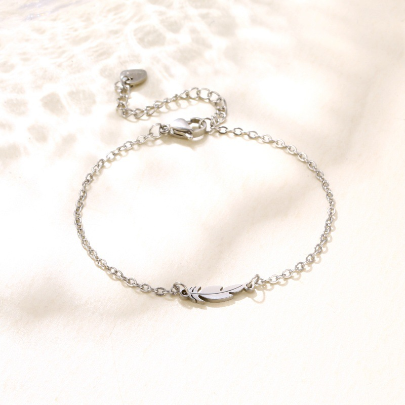 Náramek s peřím pro ženy