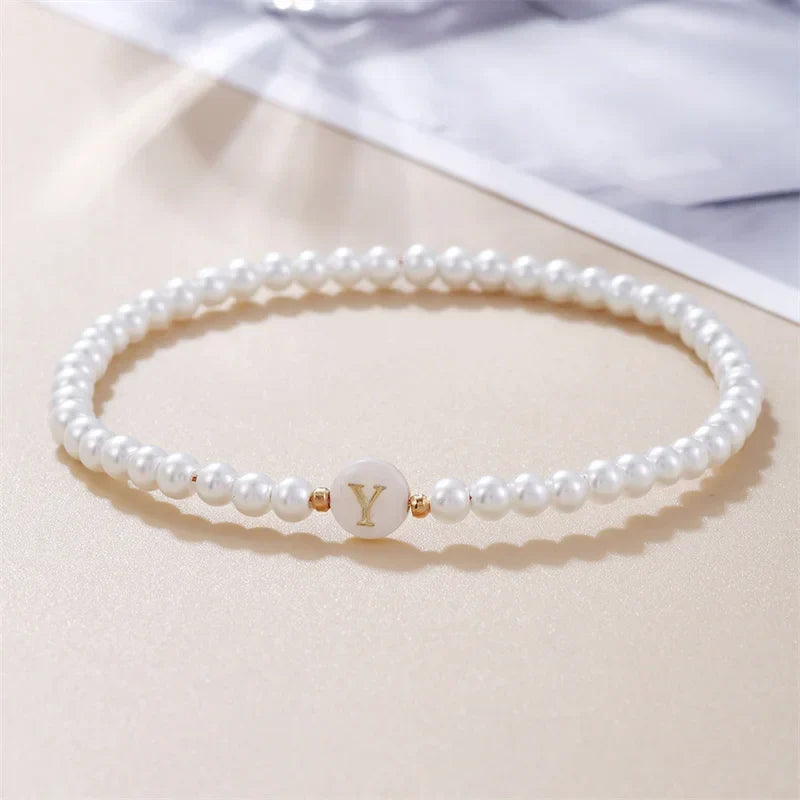 Hvidt armbånd med initial y