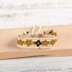 Handbroderat boho-armband i brasiliansk stil beige