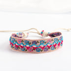 Handbroderat boho-armband i brasiliansk stil beige och blått
