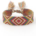 Bred brasiliansk armband med geometriska mönster beige