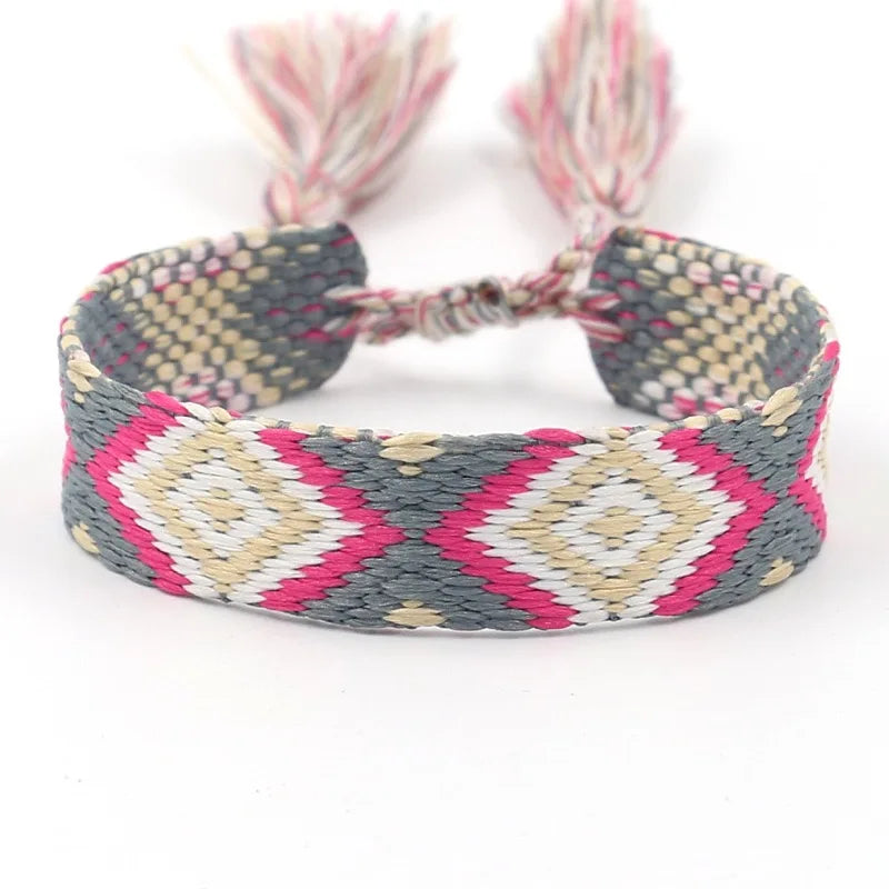 Bred brasiliansk armband med geometriska mönster rosa