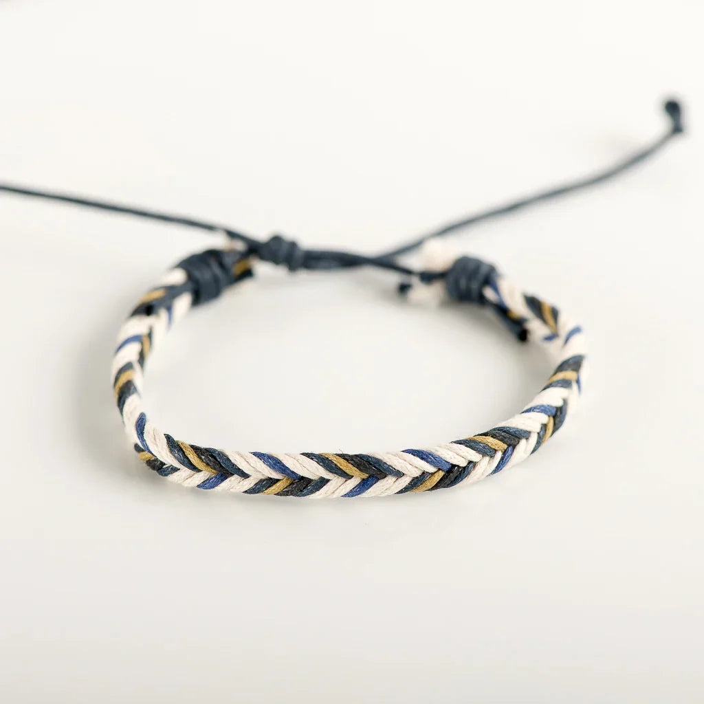 Flätat brasilianskt armband blått