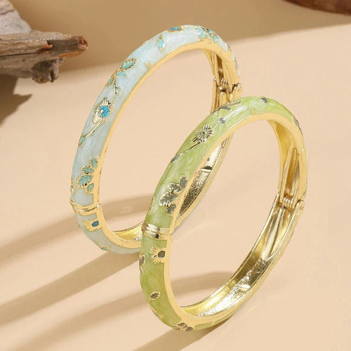 Färgglatt armband med blå och gröna blommor