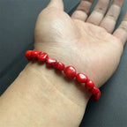 Armband med röda korallstenar