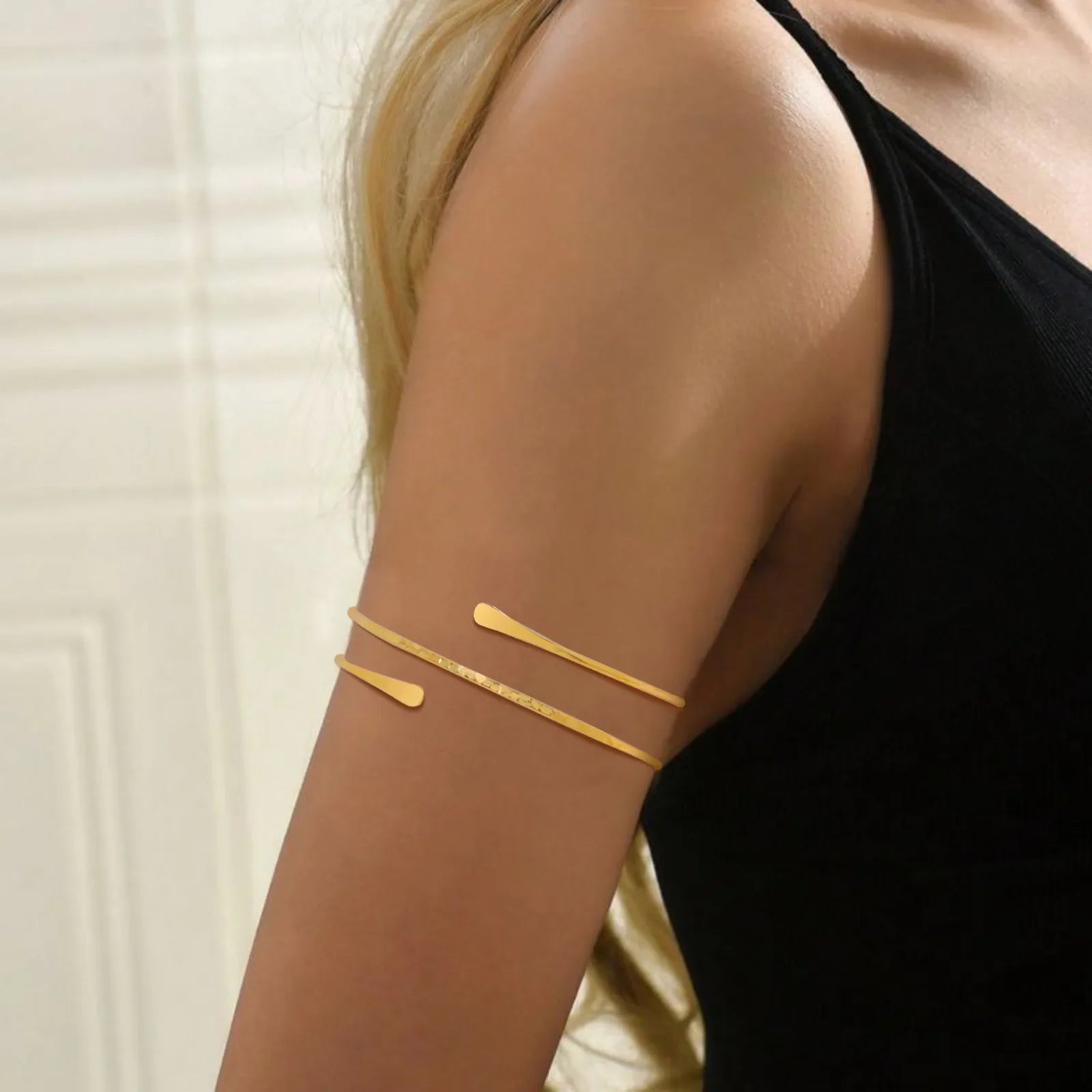 Armbånd til overarmen til kvinder - fin bicepskæde i guld