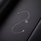 Bracelet doré avec petite breloque spirale argent