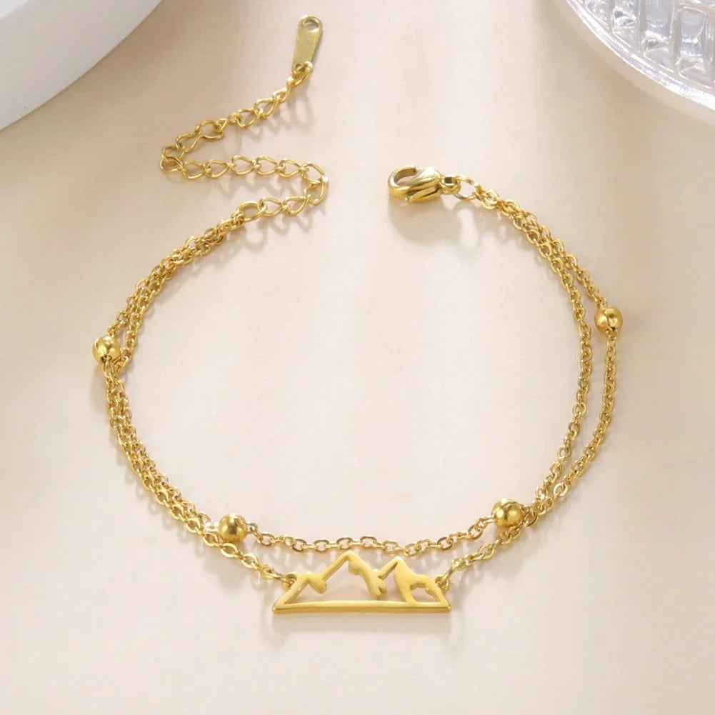 Dobbelt armbånd med bjergvedhæng i guld