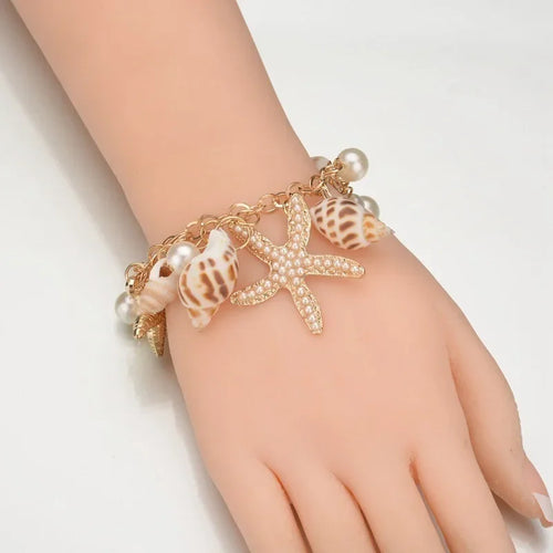 Elegant armbånd med gyldne skaller