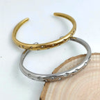 Elegantní náramek se zlatými hvězdami a nebeskými tělesy