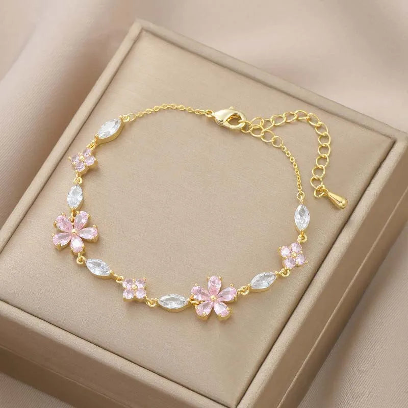 Elegant armbånd med rosa blomster