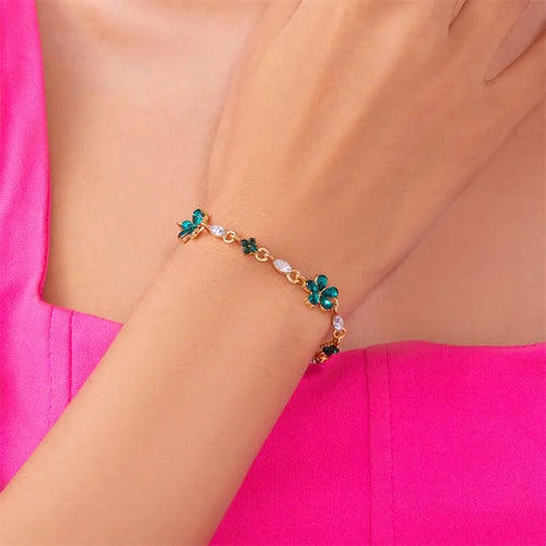Elegant armbånd med grønne blomster