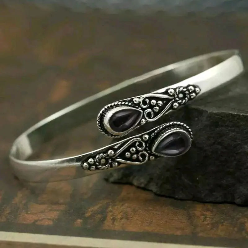 Elegant armbånd i etnisk stil svart